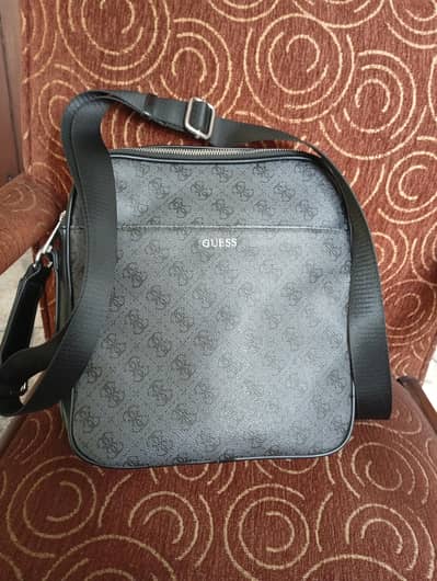 : GUESS Signature Pattern Shoulder Bag
