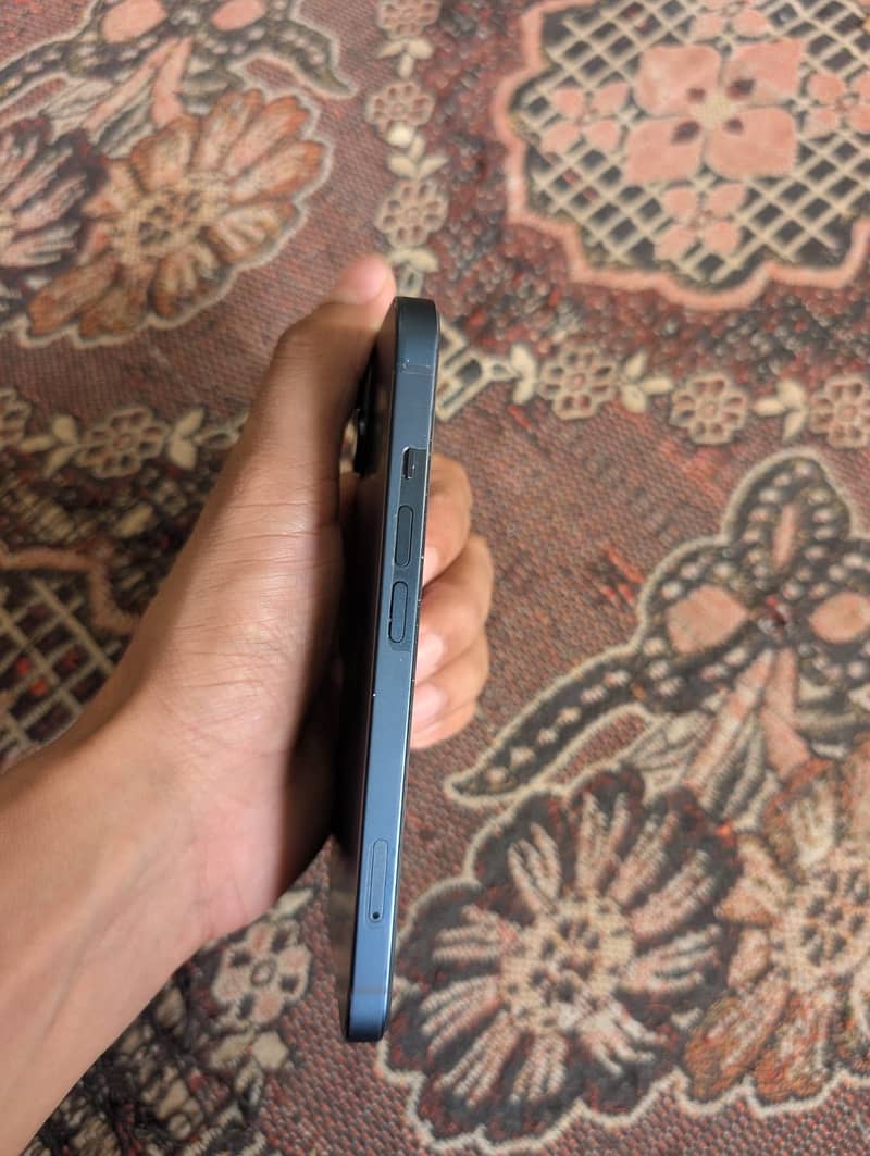 iPhone 13 6