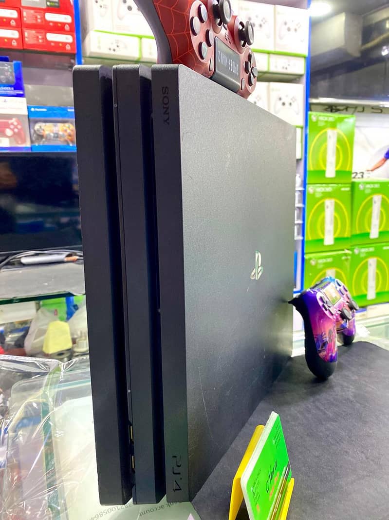 PS4 PRO 1TB 3