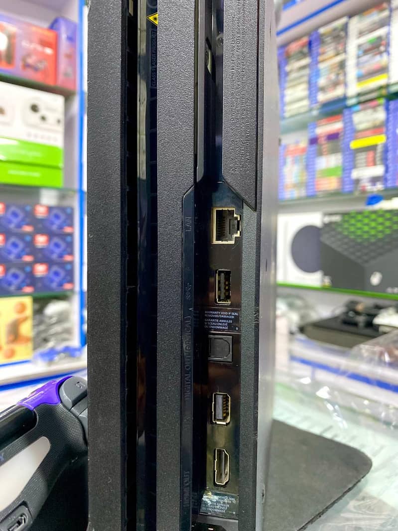 PS4 PRO 1TB 5