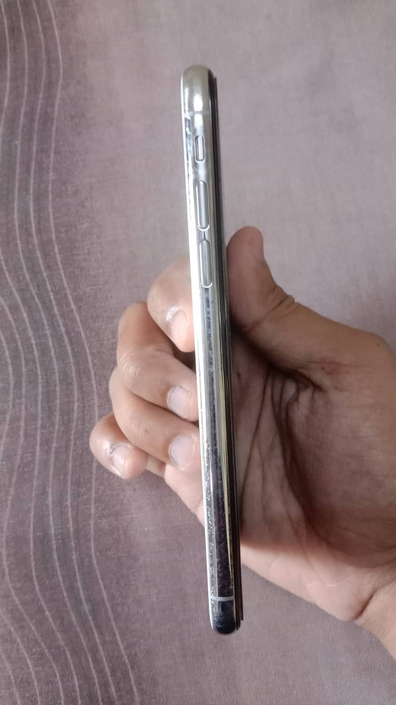 Apple iPhone X 4