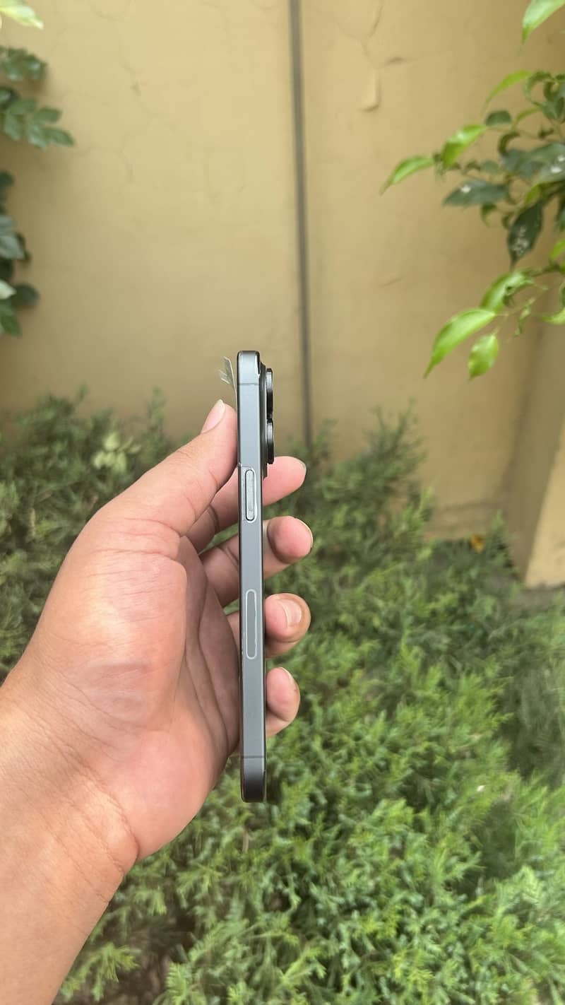 iPhone 15 pro max 2