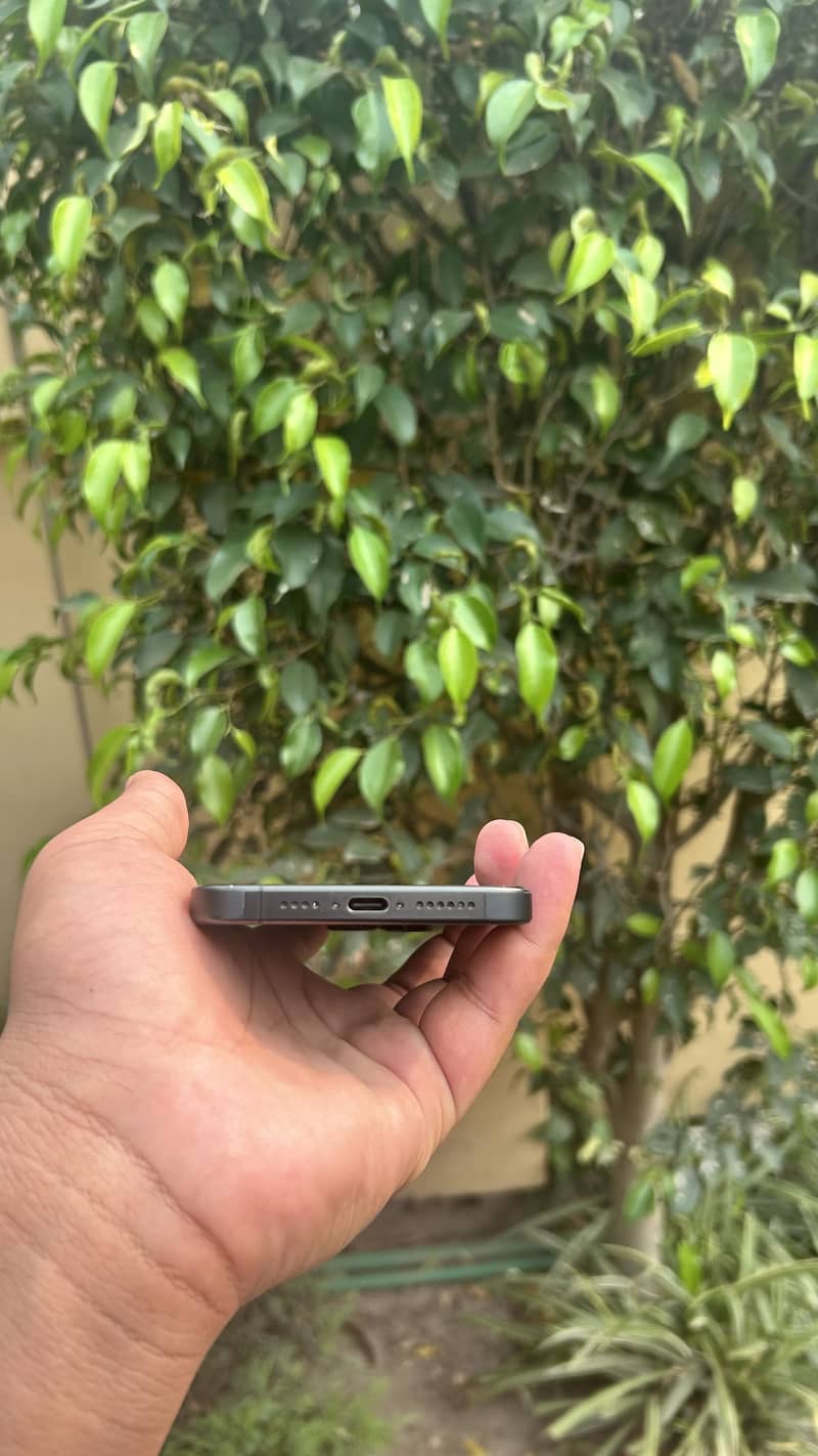 iPhone 15 pro max 4