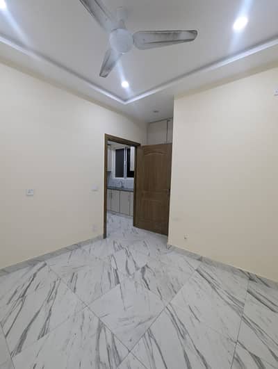 1 BED UNFURNISHED APARTMENT AVAILABLE MONTHLY FOR RENT IN ISLAMABAD E11 2