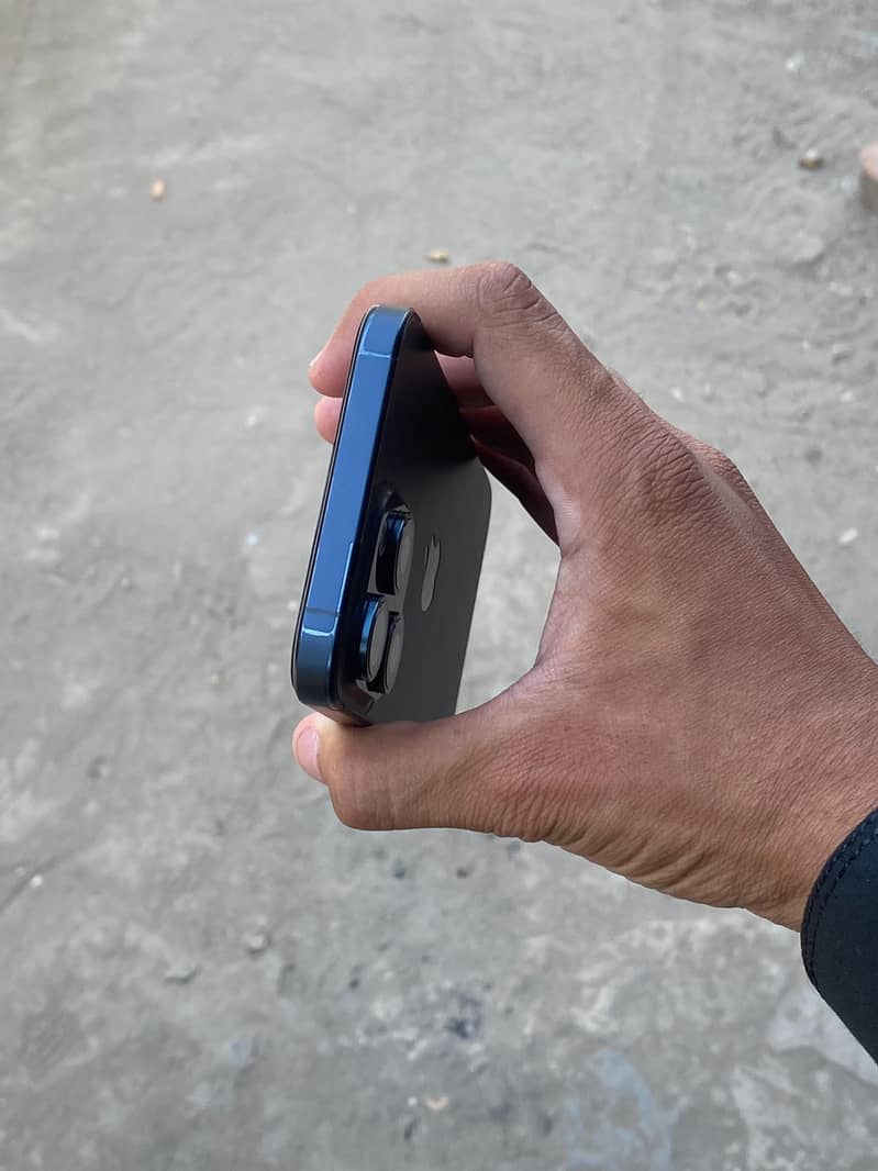 Iphone 15 pro max 3
