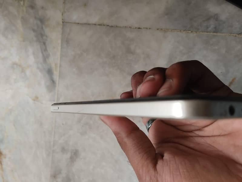 Realme C53 4