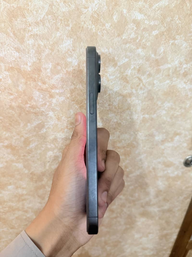 iPhone 15 pro max 3