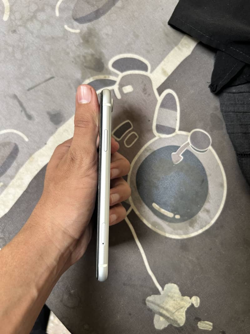 iPhone xr 4