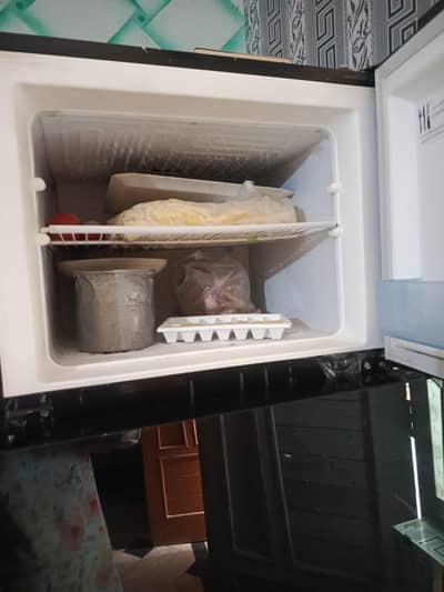 Electrolux frig 2 years use hai just freezer new hai compressor new ha