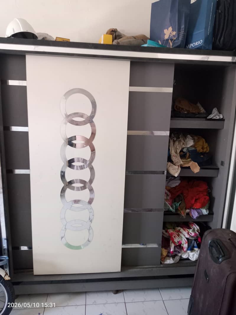 wardrobe 0
