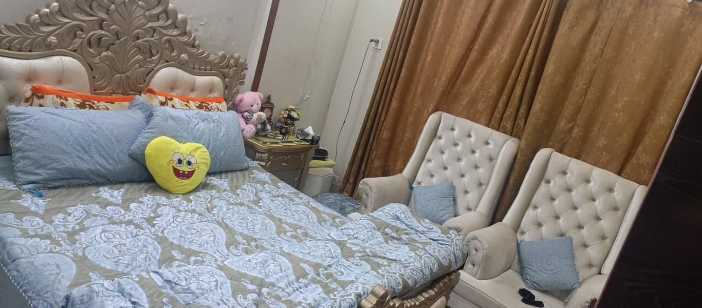 solid wodden bed Set in new condition 2