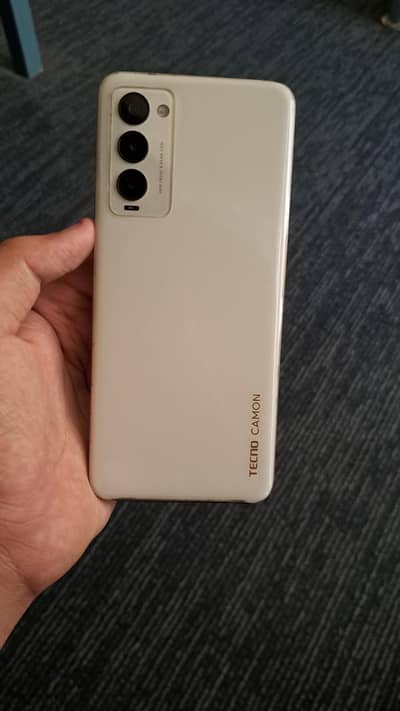 i am selling techno camon 18t. . . . . . . . . with official box