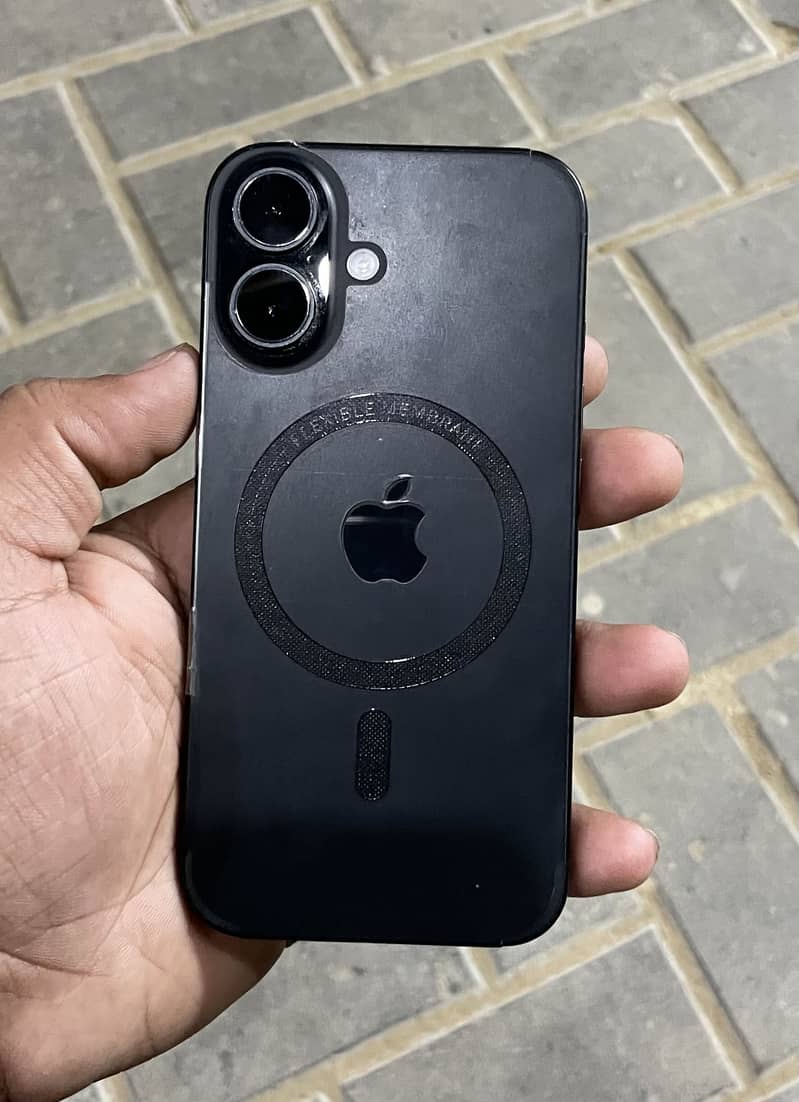 iPhone 16 3