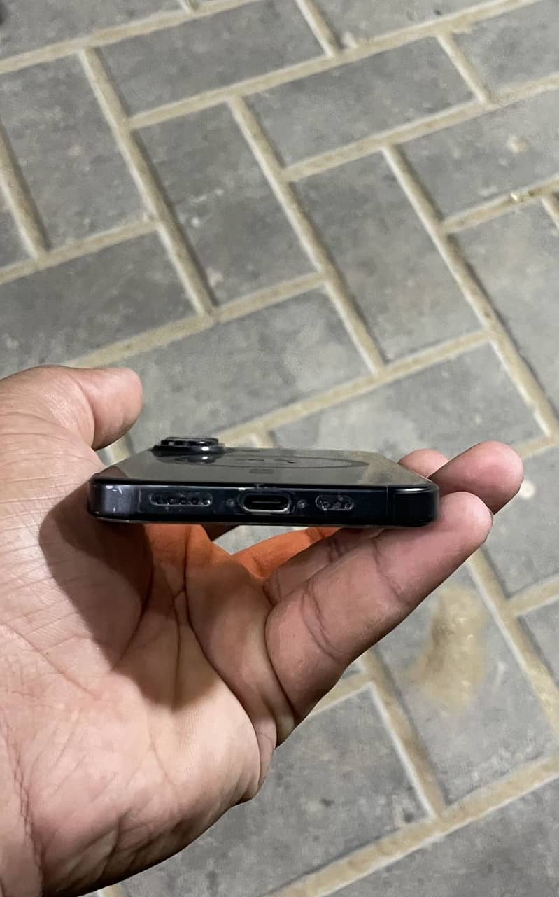 iPhone 16 4