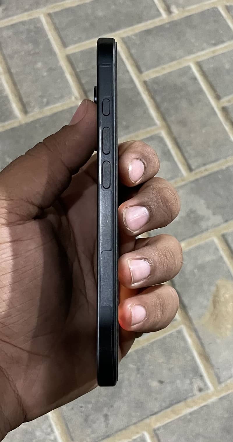 iPhone 16 6