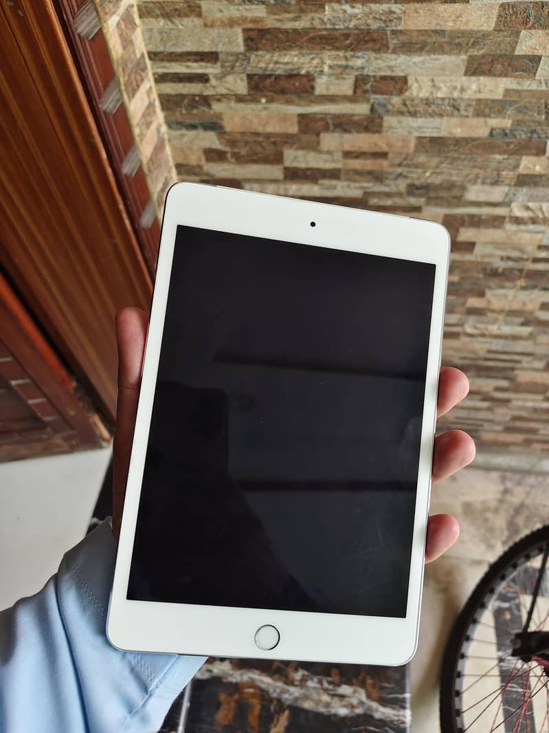 ipad mini 4 128GB 0