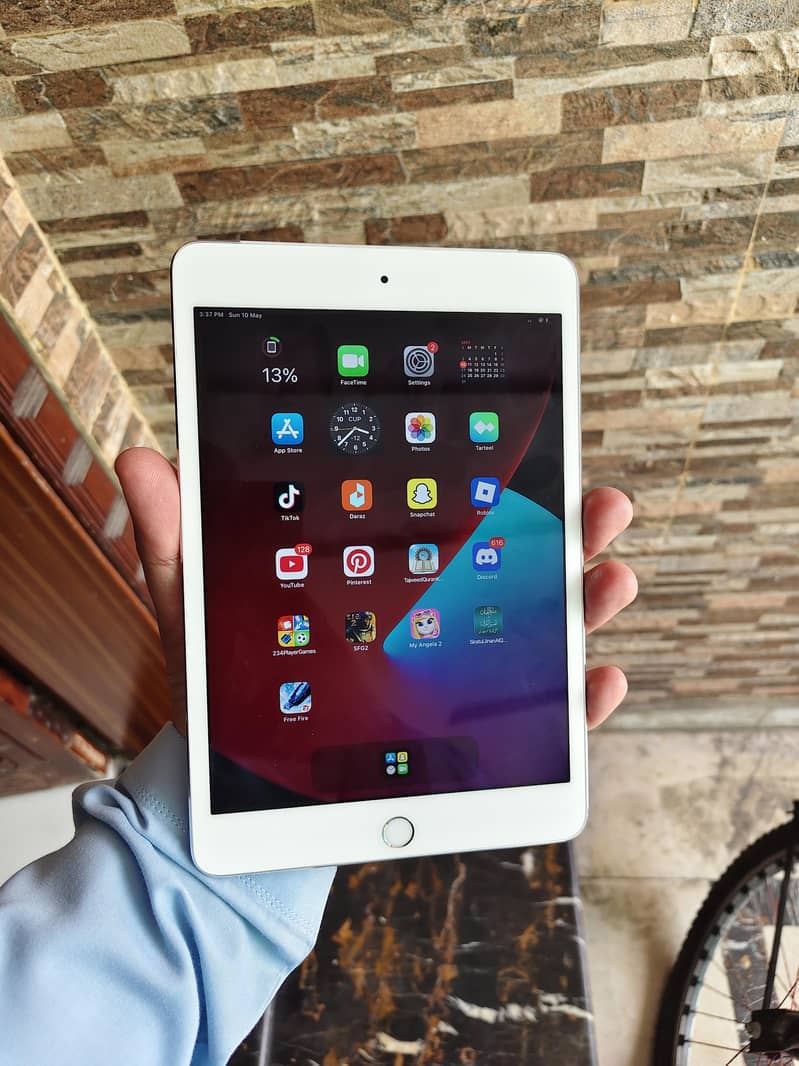 ipad mini 4 128GB 9