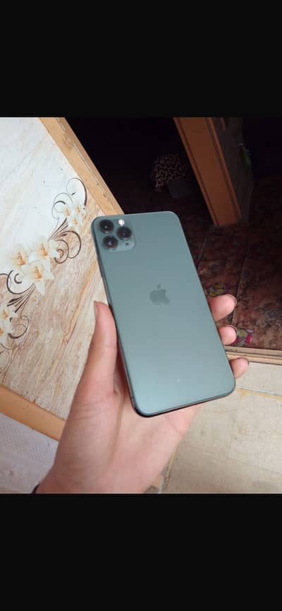 iPhone 11 Pro Max 256gb 4 months sim time available hay