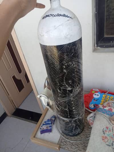 OXYGEN CYLINDER