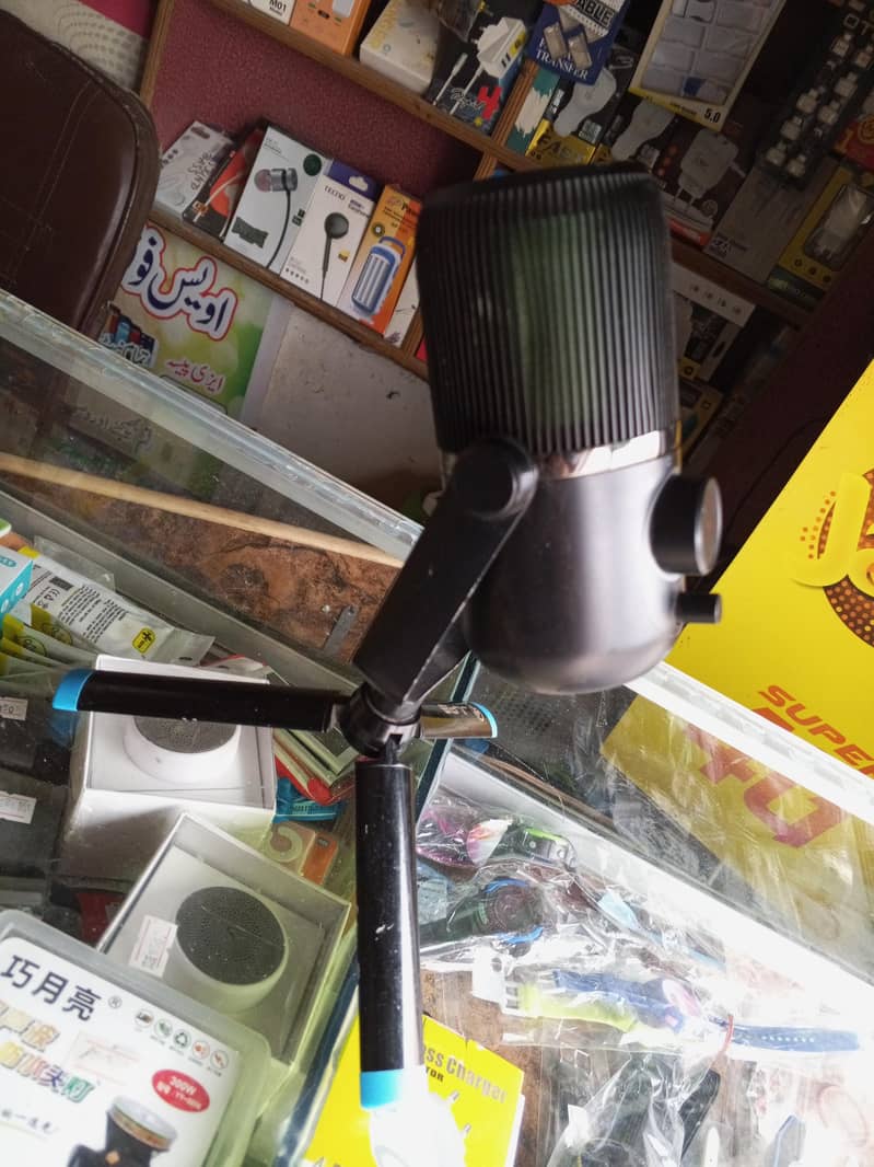 J Lab Mic 1