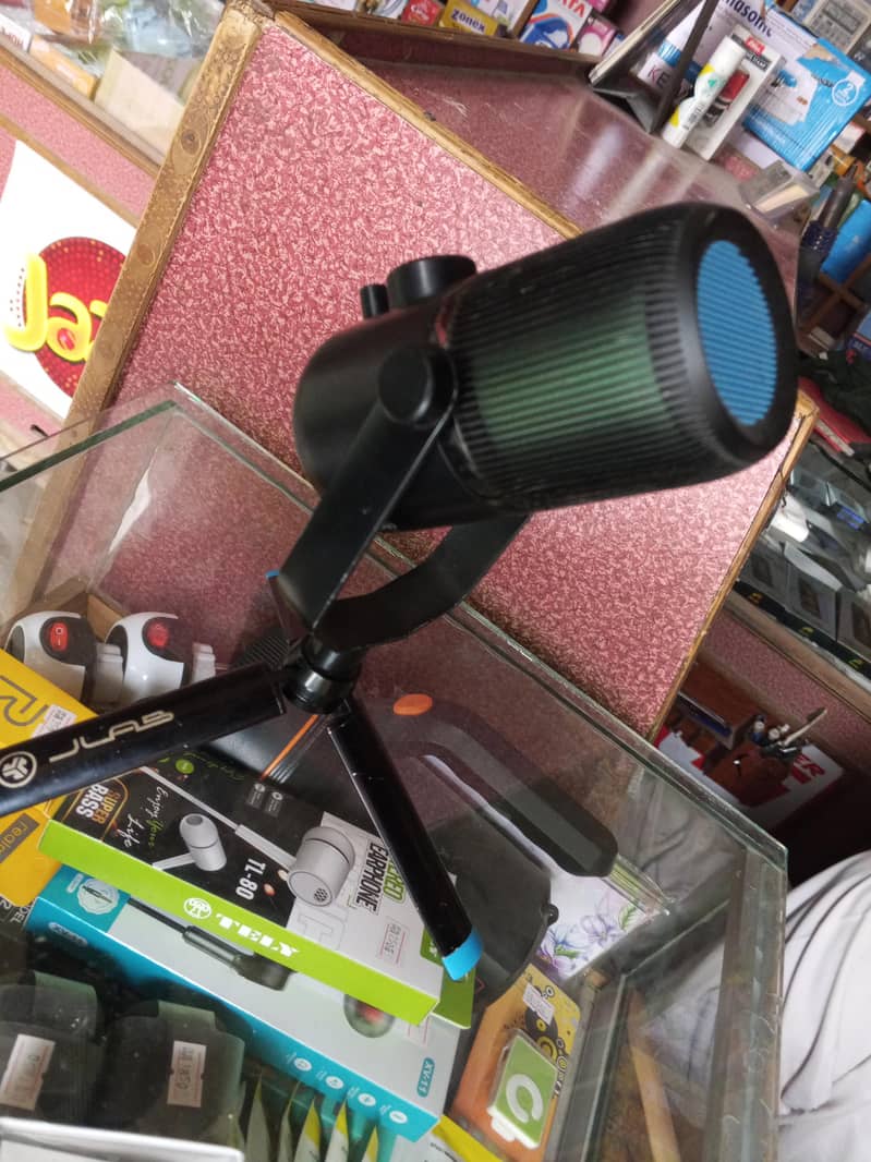 J Lab Mic 2
