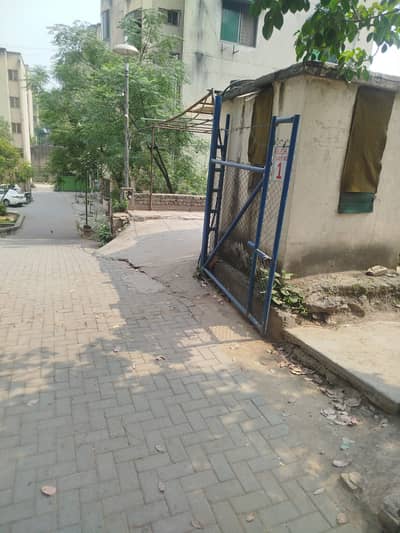 G 11/3 Housing foundation C type flat for sale Second floor floor fully Renvoted Tile flooring 3 bed 3 bath tvl kitchen gas Available