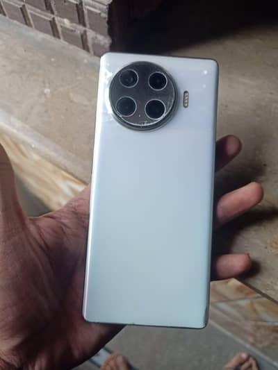 Tecno spark 20 pro plus