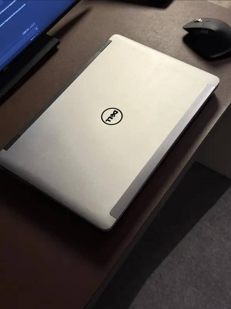 Latitude E6540 0