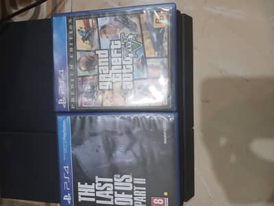 Ps4 with GTAV and The Last of Us 2 game