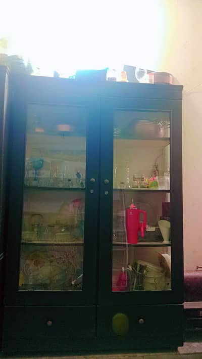 crookery cabed condition 10/9 urgent sale