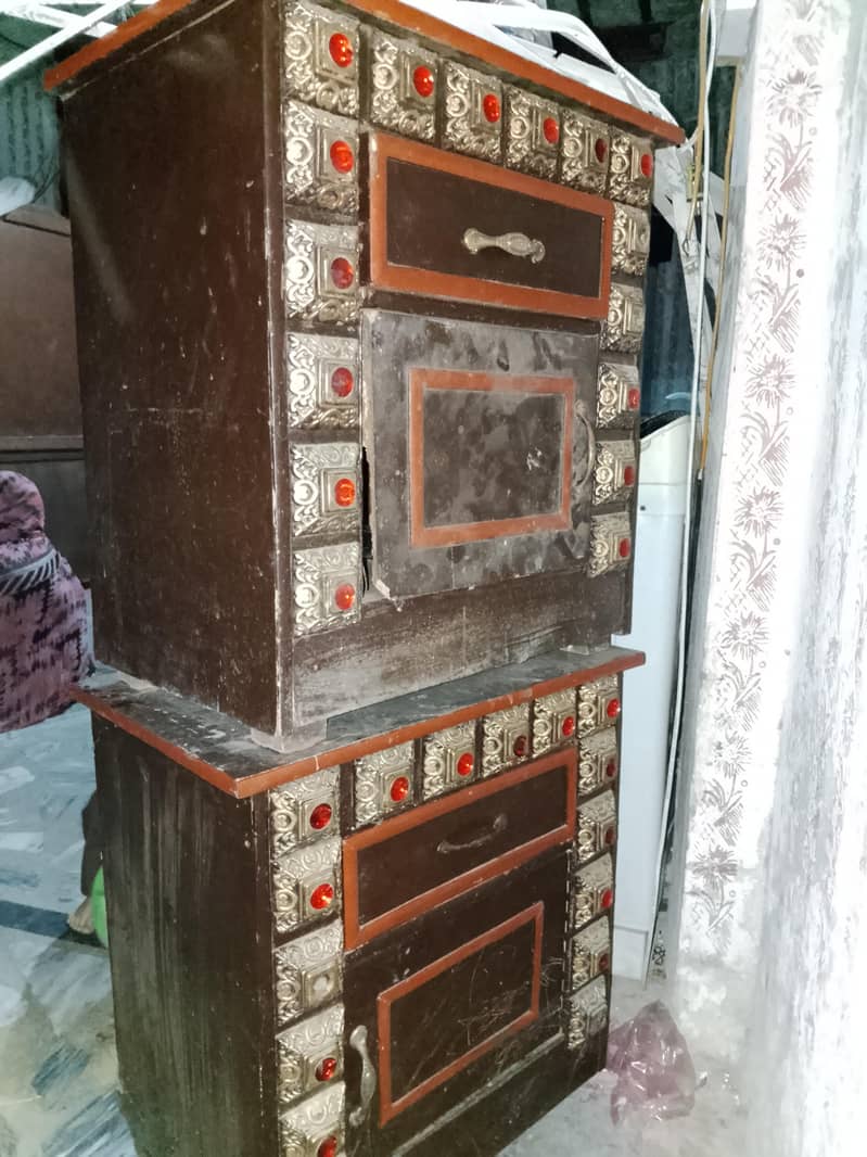 ایک عدد سنگارمیز اور دو سائڈ ٹیبل 2