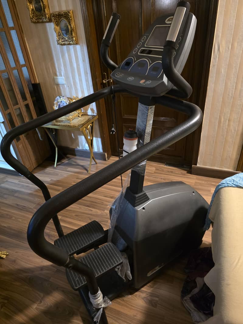 Johnson S7000 Step Machine 1