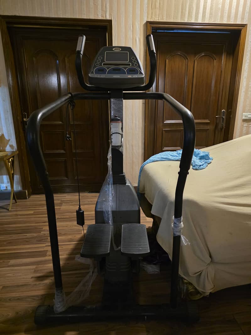 Johnson S7000 Step Machine 4