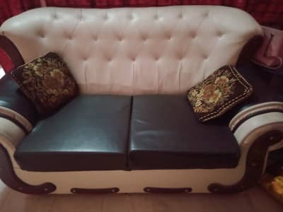 Luxury Sofa Set – Kam istemal, bilkul saaf aur mazboot