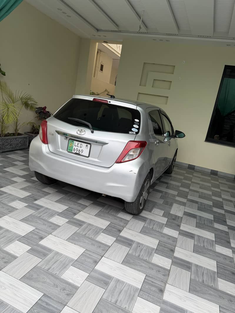 Vitz 2011/15 4