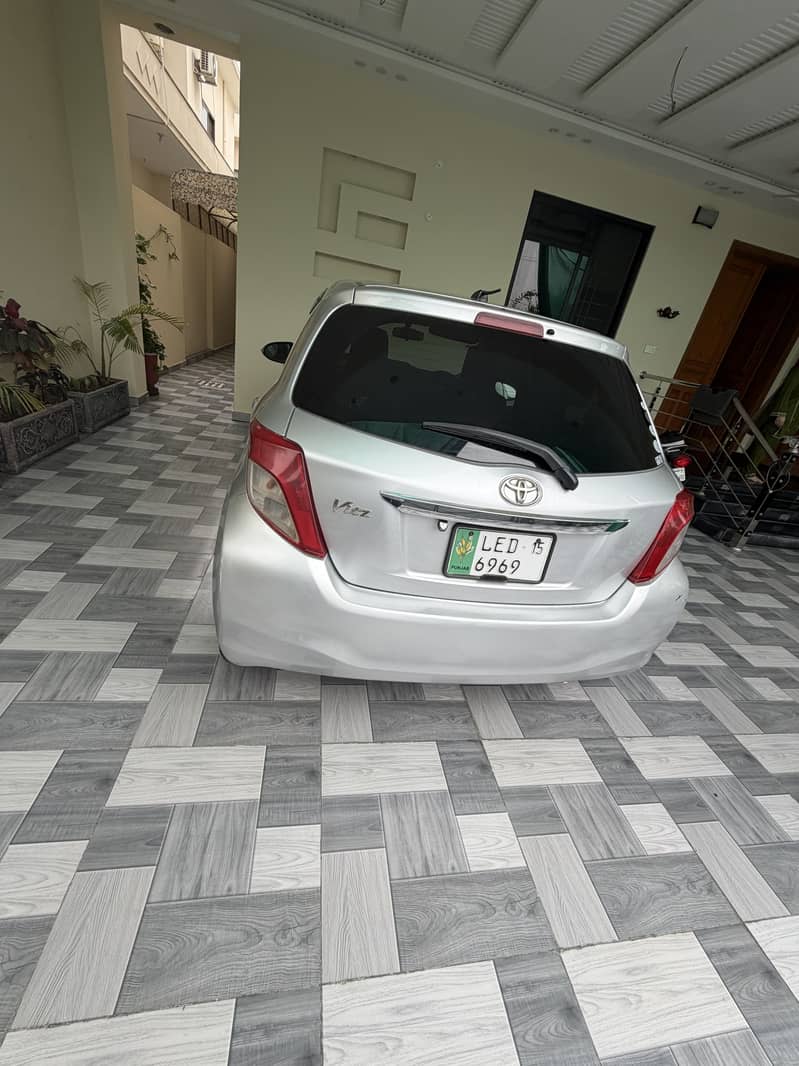 Vitz 2011/15 7
