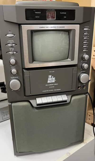 The Singing Machine USA CD player+ Cassette Player + Mic