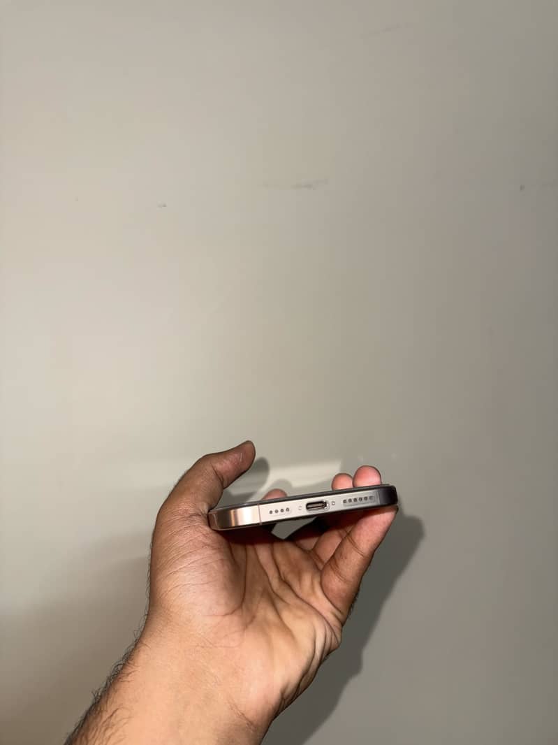 Iphon 16 pro max 4