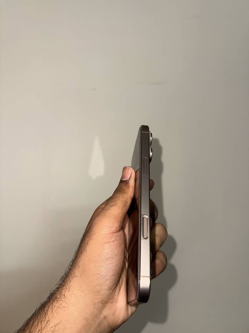 Iphon 16 pro max 5