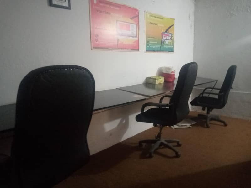 Computer table selling 3