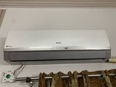 Gree 1 Ton Ac for sale 10/10 condition All okay