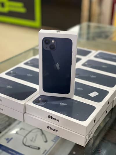 iPhone 13 box pack