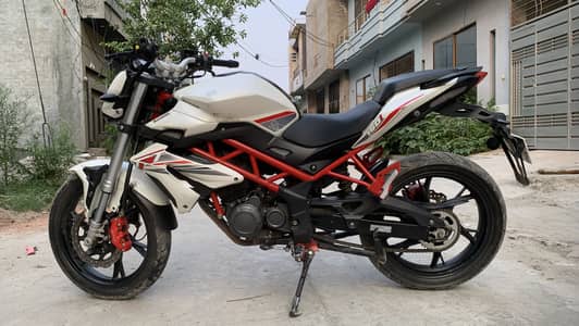Well-maintained Benelli TNT 150 available for sale.