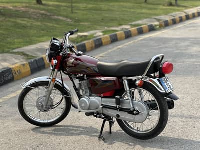 Honda CG 125 Islamabad registered 2025 model 9k drive only almost new