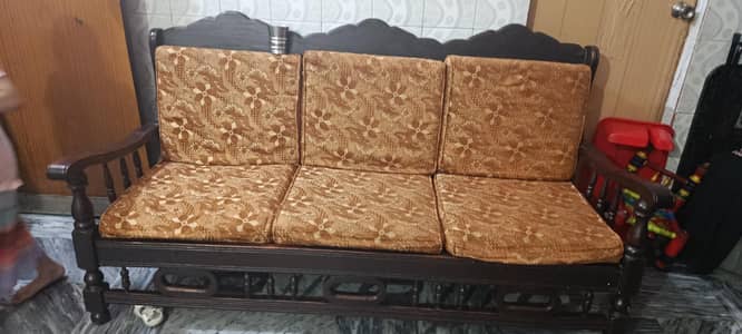 5 seater sofa set in good condition no damage