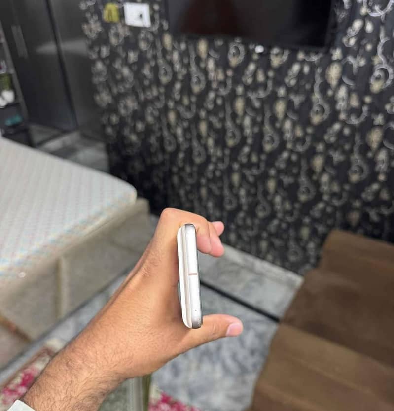 Google Pixel 8 4