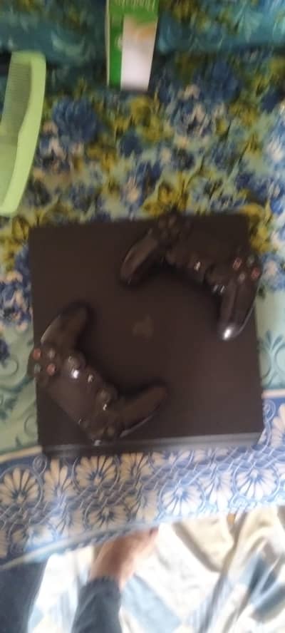 PS4 slim 1 tb