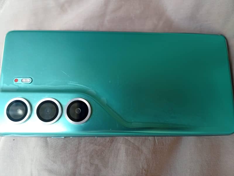 Techno Camon 40 0