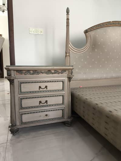 Complete bedroom set available for sale • 1 King Size Bed