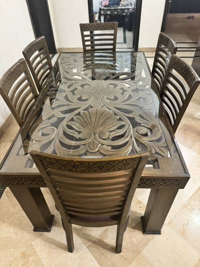 Dining Table for Sale in Excellent Condition